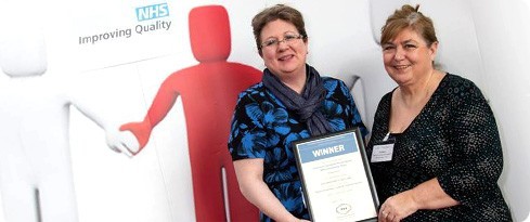 Image (L-R): Dawn Roach and Pat Wilson receiving Patient Experience Network National Award